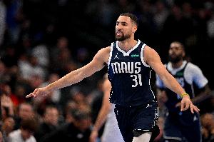 外线有谱！克莱16中7拿到19分 三分11中5